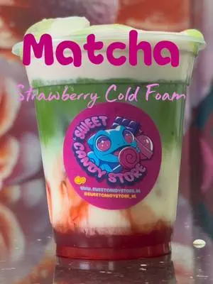Matcha aardbei met strawberry cold foam